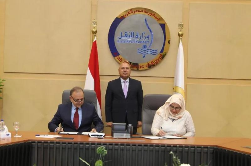 وزير الصناعة يشهد توقيع بروتوكول تعاون لتسويق منتجات الصناعات التقليدية