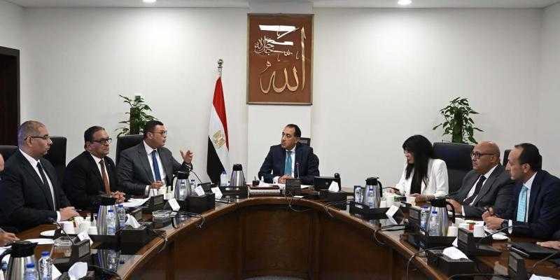 رئيس الوزراء يتابع موقف تسليم الوحدات السكنية للموظفين المنتقلين للعمل بالعاصمة الإدارية الجديدة