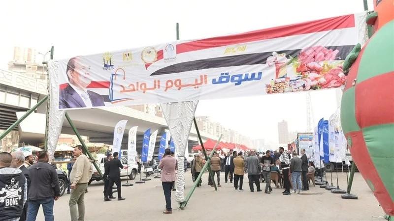 وزيرة التنمية المحلية توجه المحافظين بالتوسع في أسواق ”اليوم الواحد” لتوفير السلع الاستراتيجية