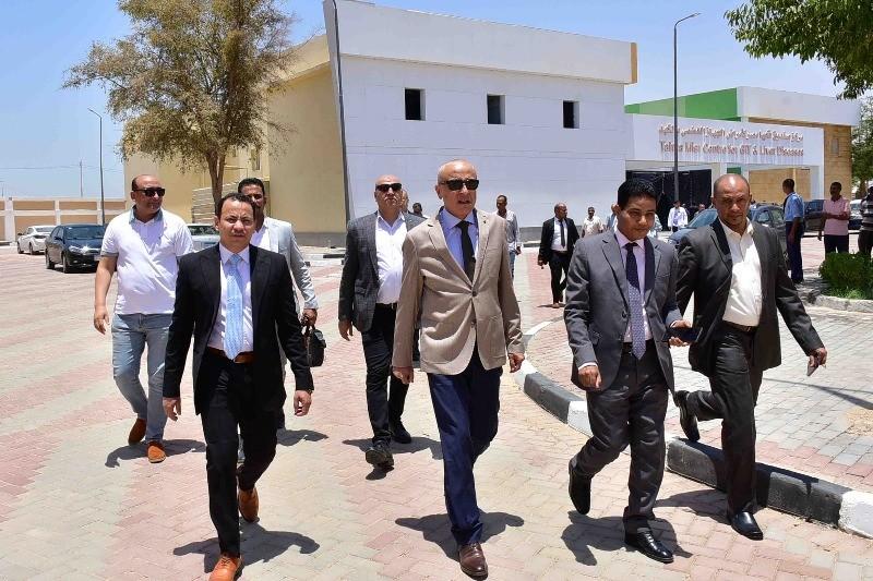 محافظ الأقصر يزور مستشفى الحميات ويشيد بالخدمات الطبية المقدمة