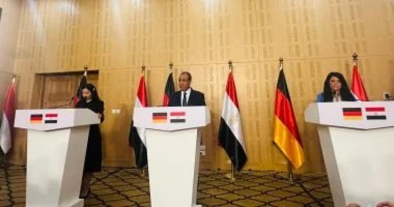 وزير الخارجية: السفارات ستتيح للمصريين فتح حسابات بالبنوك
