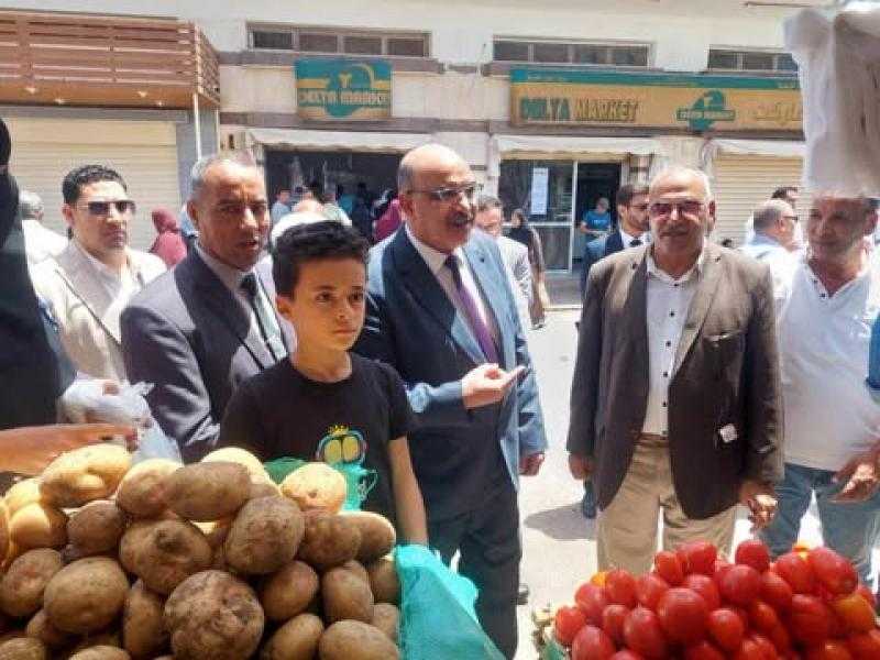 محافظ شمال سيناء يفتتح سوق اليوم الواحد بالعريش
