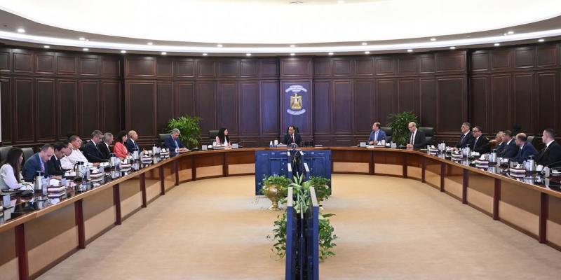 رئيس الوزراء يتابع جهود خفض الدين العام من الناتج المحلى