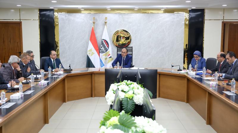 وزير قطاع الأعمال العام يجتمع بمجلس إدارة شركة النصر للإسكان والتعمير بتشكيله الجديد