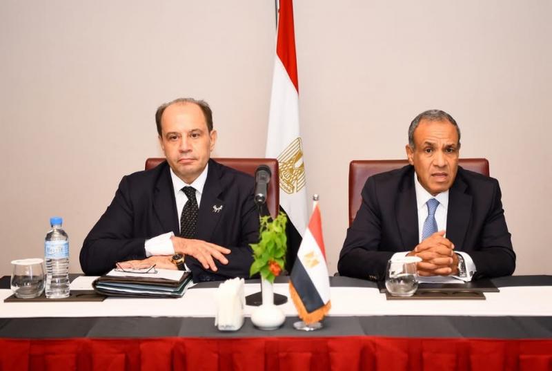 وزير الخارجية والهجرة يلتقي بالجالية المصرية في النيجر