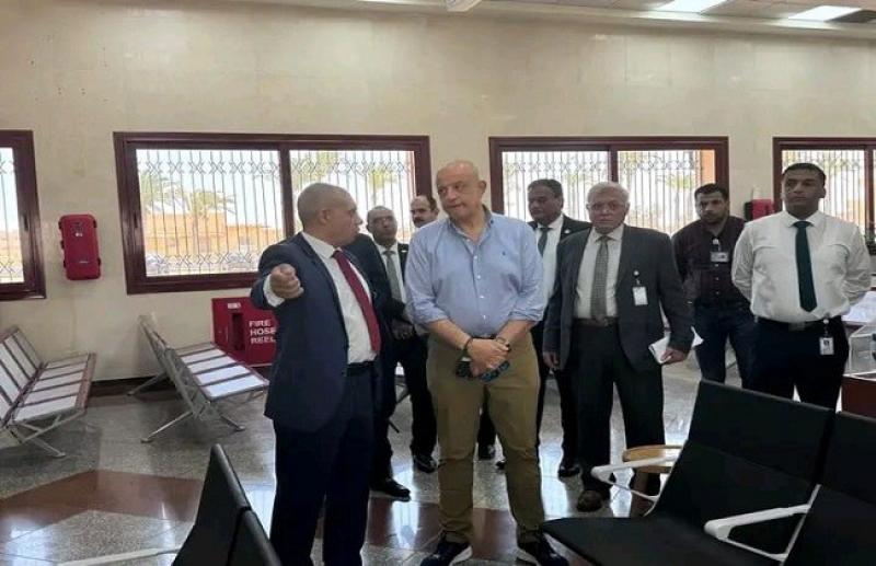 رئيس المصرية للمطارات يتفقد مطاري العلمين ومرسى مطروح.. صور