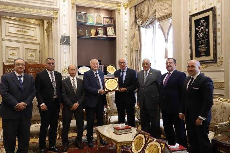 رئيس مجلس القضاء الأعلى يستقبل رئيس نادي قضاة سوهاج في محكمة النقض