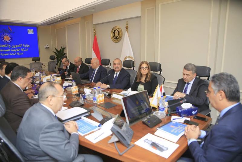 وزير التموين يجتمع مع رئيس مجلس إدارة الشركة العامة لتجارة الجملة لتعزيز المخزون الاستراتيجي للسلع الأساسية