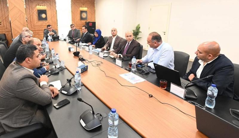 وزير الإسكان يواصل متابعة موقف مبيعات وتسويق المشروعات بالمدن الجديدة