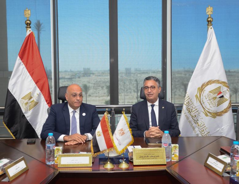 وزير التموين يبحث مع رئيس جهاز تنمية المشروعات مجالات التعاون لتطوير منافذ تجارة التجزئة التابعة للوزارة