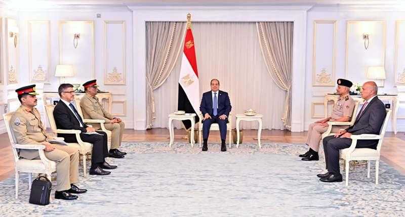 «تبادل الخبرات في مكافحة الإرهاب» يتصدر لقاء الرئيس السيسي ورئيس هيئة الأركان المشتركة لباكستان