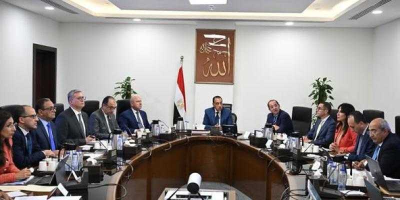 رئيس الوزراء يستعرض الفرص الاستثمارية الجاري التفاوض بشأنها مع عدد من دول الخليج