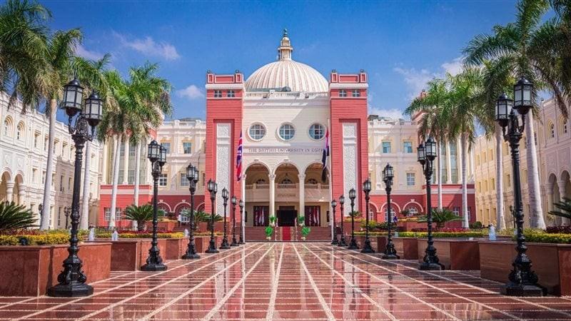 قائمة بمصروفات الجامعة البريطانية 2026/2025