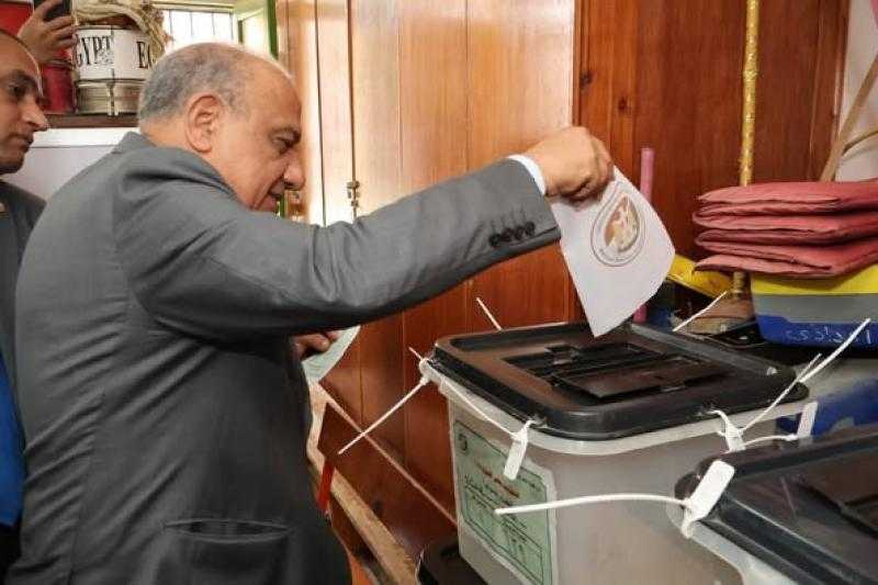 وزير الكهرباء خلال ادلائه بصوته في انتخابات الشيوخ: التغذية الكهربائية مؤمنة فى جميع المقار الانتخابية