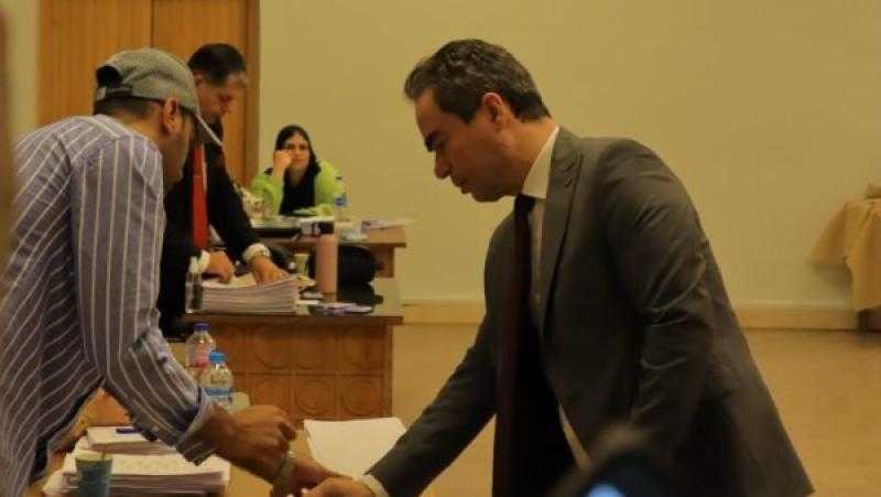 أحمد المسلماني يدلى بصوته في انتخابات مجلس الشيوخ 2025 بمقر لجنته بالزمالك