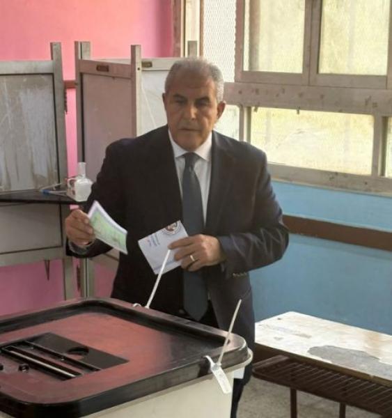 طاهر أبو زيد يدلي بصوته في انتخابات مجلس الشيوخ بالجيزة