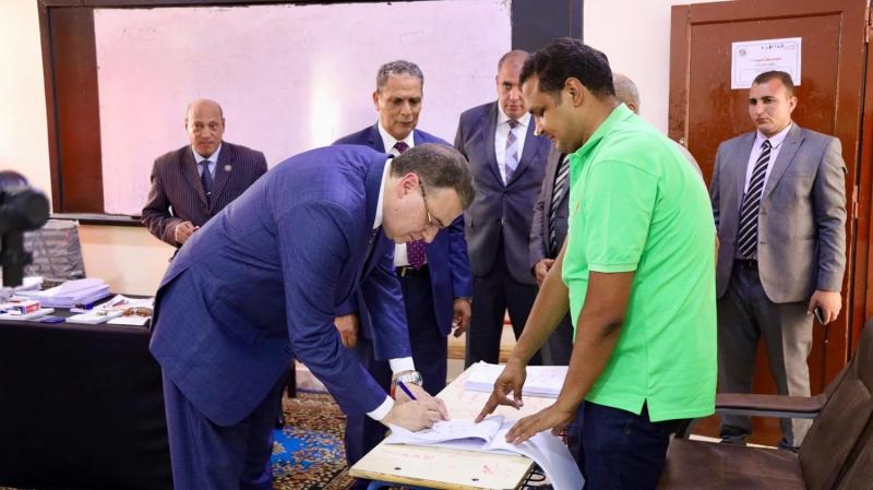 رئيس الجهاز المركزي للتنظيم والإدارة يُدلي بصوته في انتخابات مجلس الشيوخ ويدعو المواطنين للمشاركة الفاعلة