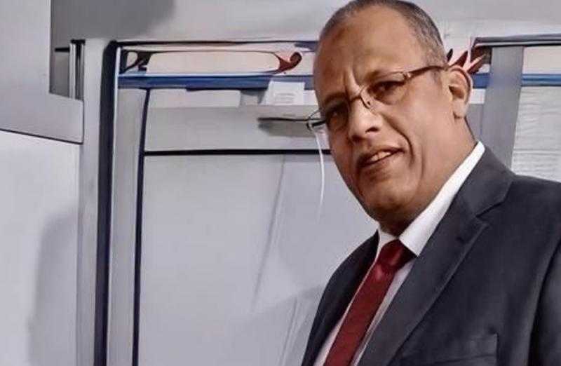 نائب رئيس المصرية لنقل الكهرباء يدلي بصوته في انتخابات الشيوخ