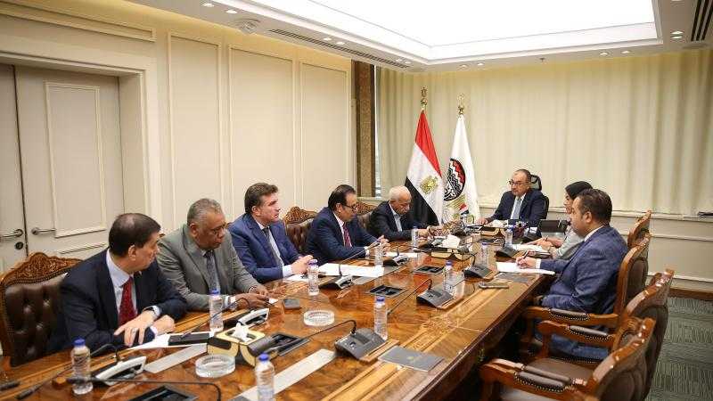 وزير قطاع الأعمال يعقد لقاء مع ممثلي الاتحاد العام لنقابات عمال مصر بالشركات القابضة