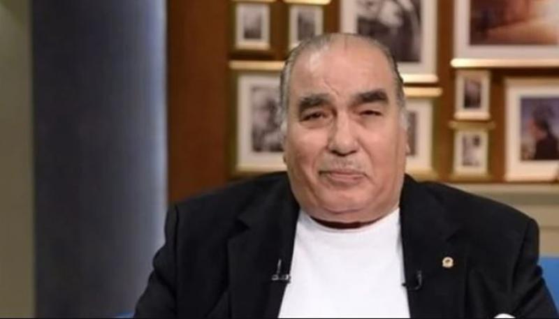 أشرف زكي وإدوارد في مقدمة الحضور لعزاء الفنان سيد صادق