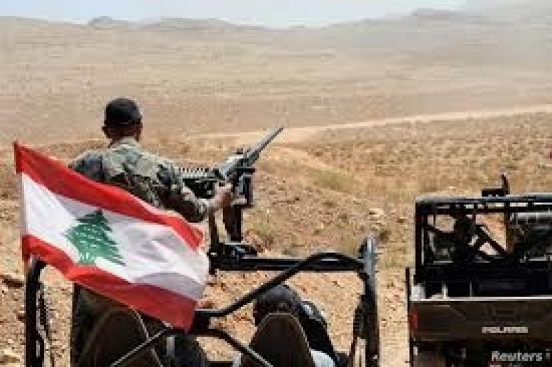 الجيش اللبناني يغلق عددًا من شوارع بيروت بالأسلاك الشائكة