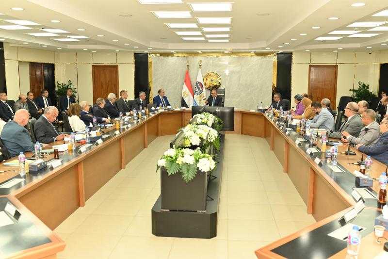وزير قطاع الأعمال يترأس الجمعية العامة للقابضة للأدوية لاعتماد موازنة 2025-2026