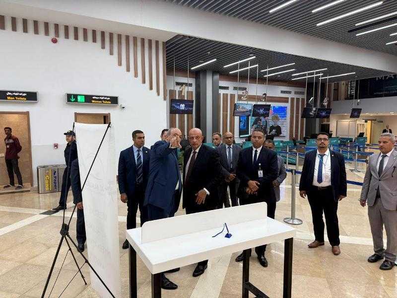 وزير الطيران المدني يتفقد مطار العلمين الدولي لمتابعة انتظام حركة التشغيل واستقبال الوفود السياحية
