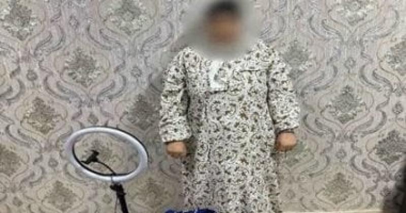 الداخلية تضبط التيك توكر أم ملك لخدشها الحياء العام