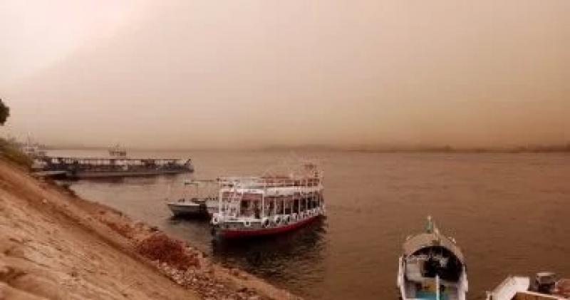 إيقاف الملاحة بنهر النيل وبحيرة ناصر لسوء الأحوال الجوية فى أسوان