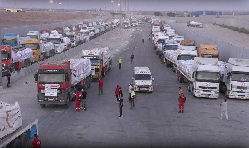 الاحتلال يواصل سياسات التعنت في التعامل مع قوافل المساعدات التي تتجه إلى قطاع غزة