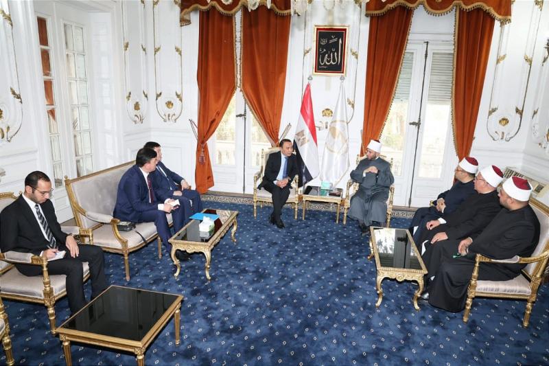 وزير الأوقاف يبحث مع سفير كازاخستان بالقاهرة تعزيز التعاون الديني والثقافي