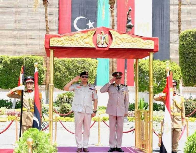 رئيس الأركان يُهنئ الفريق صدام خليفة حفتر بمناسبة تعيينه نائبًا للقائد العام للجيش الوطني الليبي