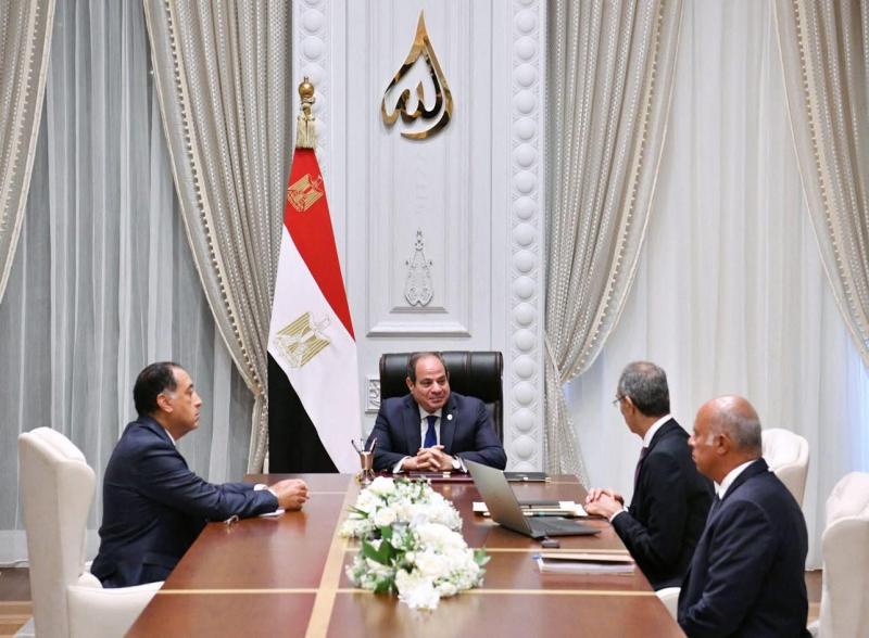 ننشر تفاصيل اجتماع الرئيس السيسي مع رئيس الوزراء ووزيرا الداخلية والاتصالات