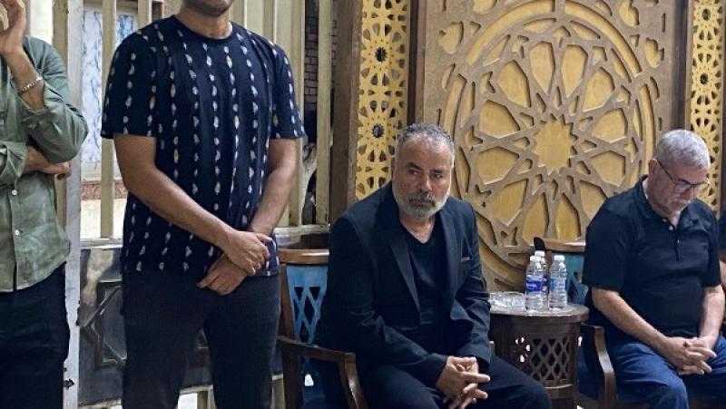 بحضور نجوم الفن.. صبحي خليل يتلقى واجب العزاء فى والدته بمسجد الحامدية الشاذلية