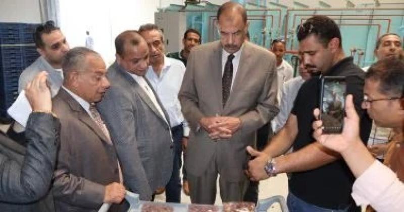 محافظ سوهاج يتفقد عددا من المصانع وأعمال التوسعات بالمنطقة الصناعية