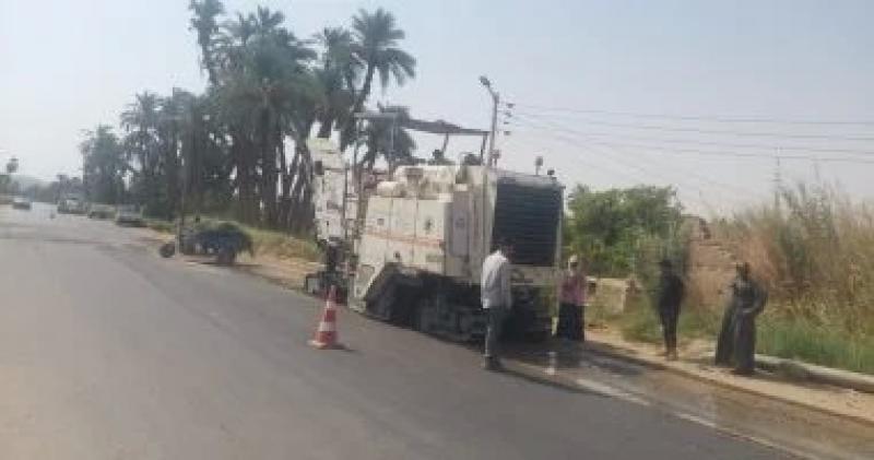 مدينة إسنا تجرى إصلاحات شاملة لطريق مصر أسوان الزراعى الشرقى