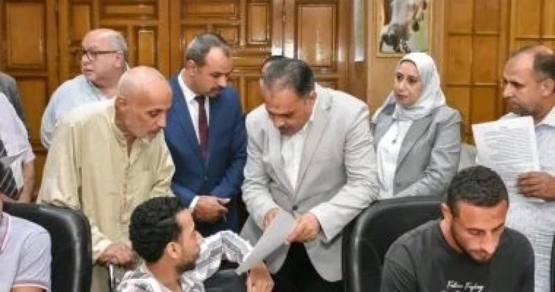 تسليم 20 عقد عمل لذوى الهمم بشركات القطاع الخاص فى الشرقية