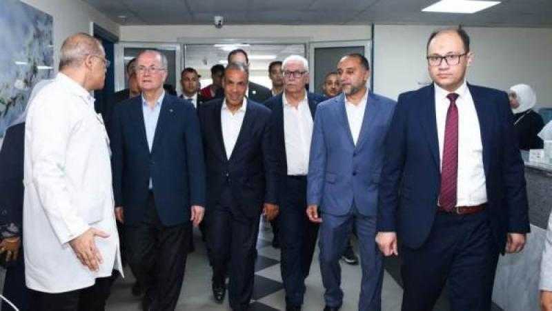 وزير الخارجية ورئيس وزراء فلسطين يزوران الجرحى الفلسطينيين في مستشفى العريش