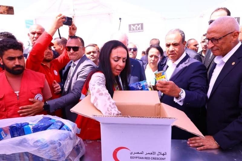 وزيرا التضامن والخارجية ورئيس وزراء فلسطين يتفقدون مطبخ الهلال الأحمر بالعريش لدعم أهالي غزة