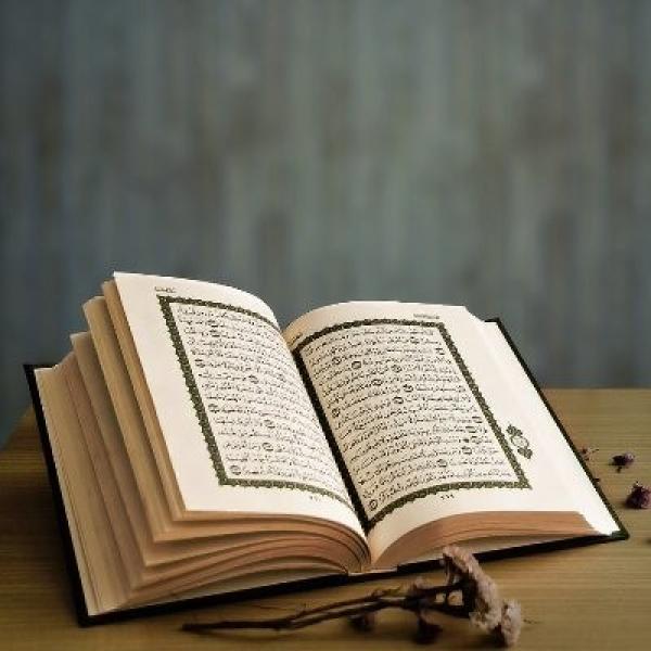 فضل الاستماع لتلاوة القرآن الكريم لغير القادرين على قراءته