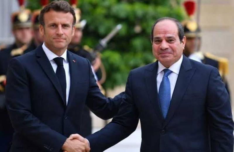 الرئيس السيسي يؤكد لنظيره الفرنسي موقف مصر الرافض لتهجير الشعب الفلسطيني