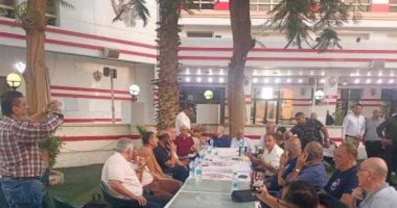 حسين لبيب يعقد اجتماعًا برموز الزمالك لمناقشة أزمة فرع 6 أكتوبر