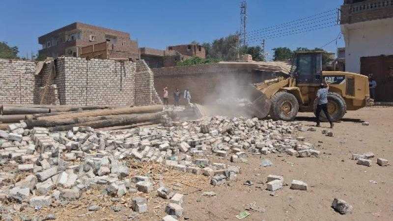 محافظ أسيوط: إزالة 32 حالة تعد على أراضي زراعية وأملاك دولة