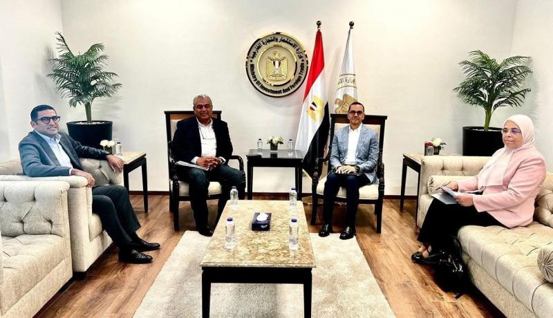 وزير الاستثمار والتجارة الخارجية يلتقي عددًا من أعضاء المجلس التصديري للتشييد والبناء