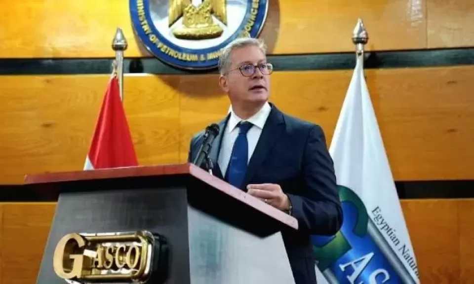 وزير البترول يبحث مع سفير الإمارات تعزيز التعاون والشراكة في قطاع البترول والغاز