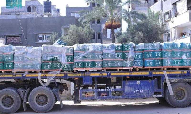 قافلة إغاثية سعودية جديدة تصل إلى وسط قطاع غزة مقدمة من مركز الملك سلمان