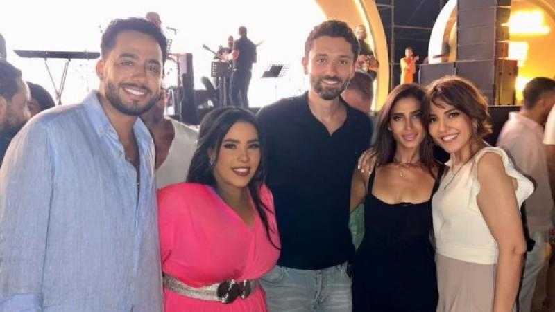 مي كساب لـ كريم عبدالعزيز وزوجته: ”ربنا يخليكم لبعض”