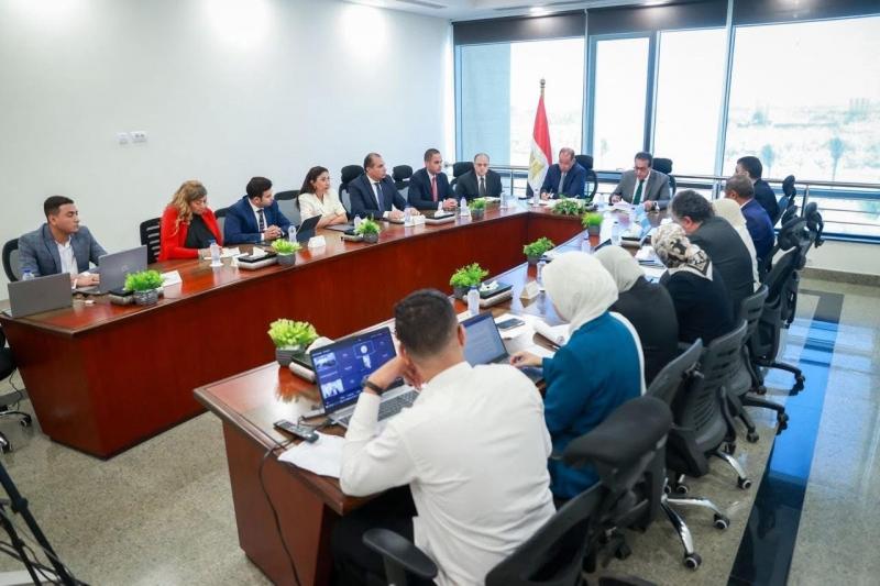 وزير الصحة يترأس الاجتماع التأسيسي الأول للجنة التنسيقية لنفاذ الدواء المصري للسوق العالمية