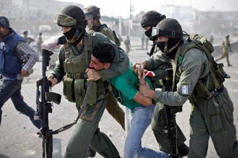 إعلام الاحتلال: اعتقال 9 فلسطينيين خلال عملية عسكرية أمس في مدينة رام الله