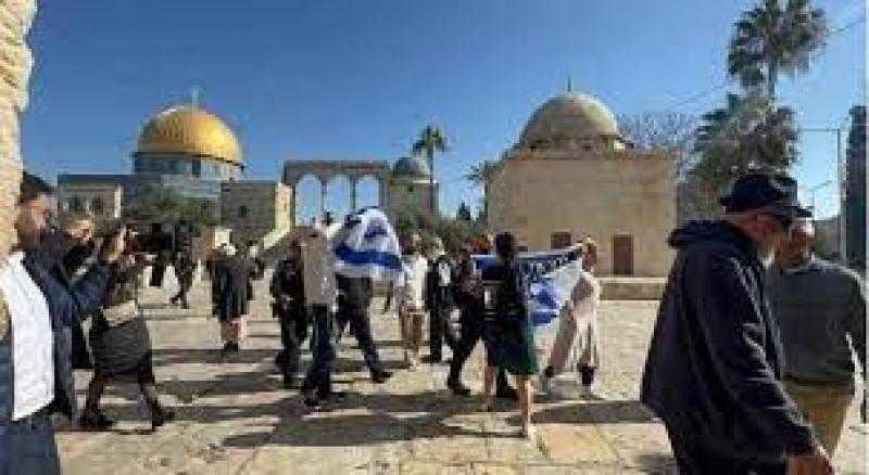 عشرات المستوطنين الإسرائيليين يقتحمون المسجد الأقصى بالقدس الشرقية المحتلة